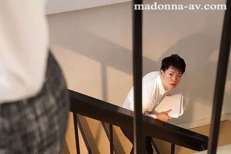 หนังโป๊ เอวี ครูแว่นเรียบร้อย ถ่างหอยให้นักเรียนเย็ดในห้องเรียน JUR-803 1