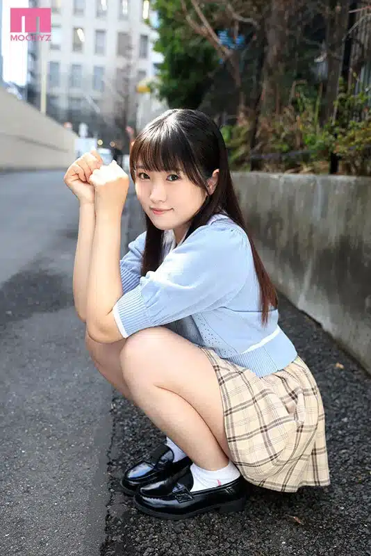 avออนไลน์ สาวตัวเล็กน่ารักที่หลงใหลชายชราหื่นกาม MIFD-733 1